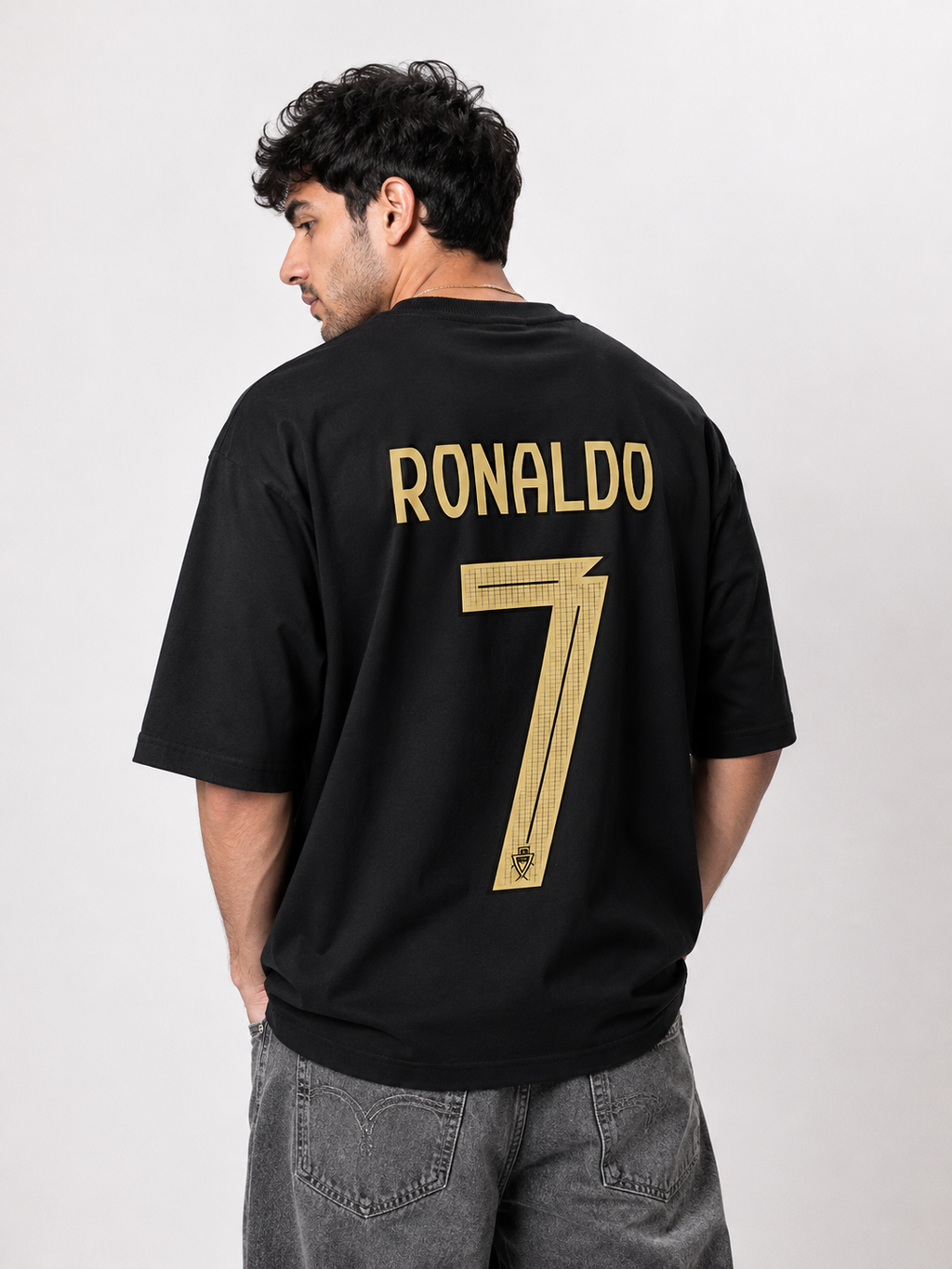 Ronaldo Legacy No. 7 Oversized T-Shirt – Black Gold Edition