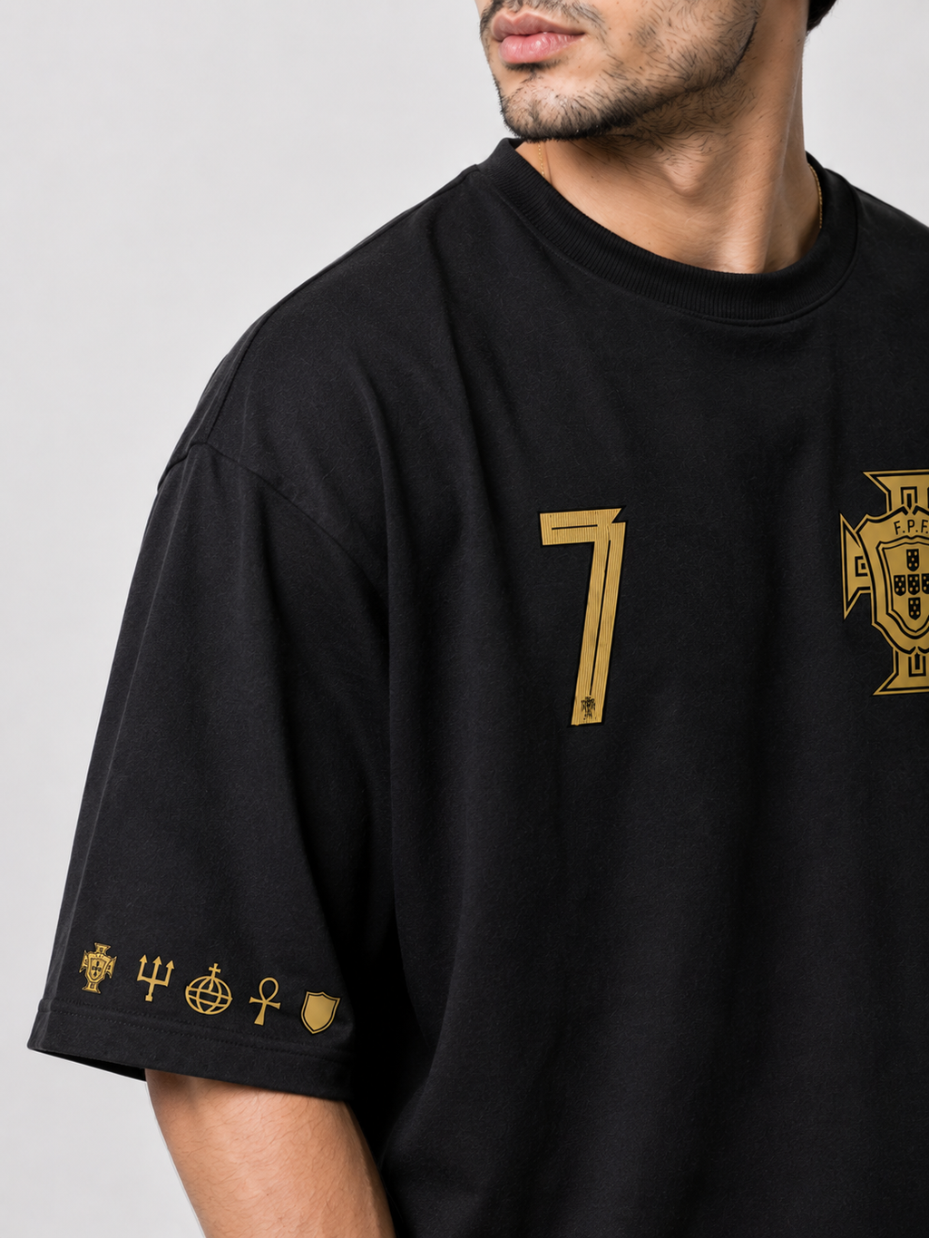 Ronaldo Legacy No. 7 Oversized T-Shirt – Black Gold Edition