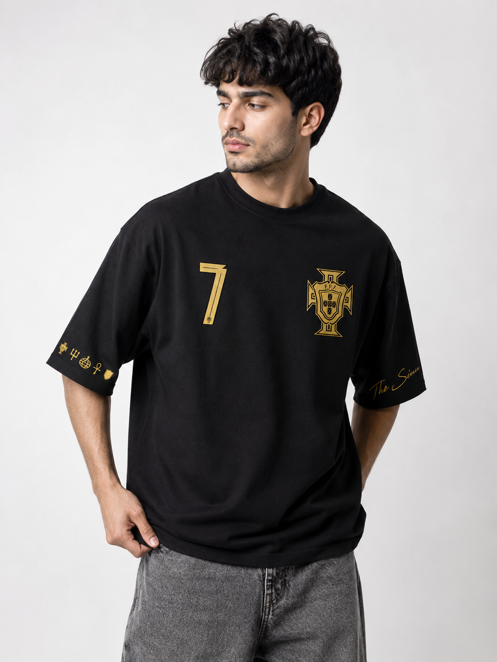 Ronaldo Legacy No. 7 Oversized T-Shirt – Black Gold Edition