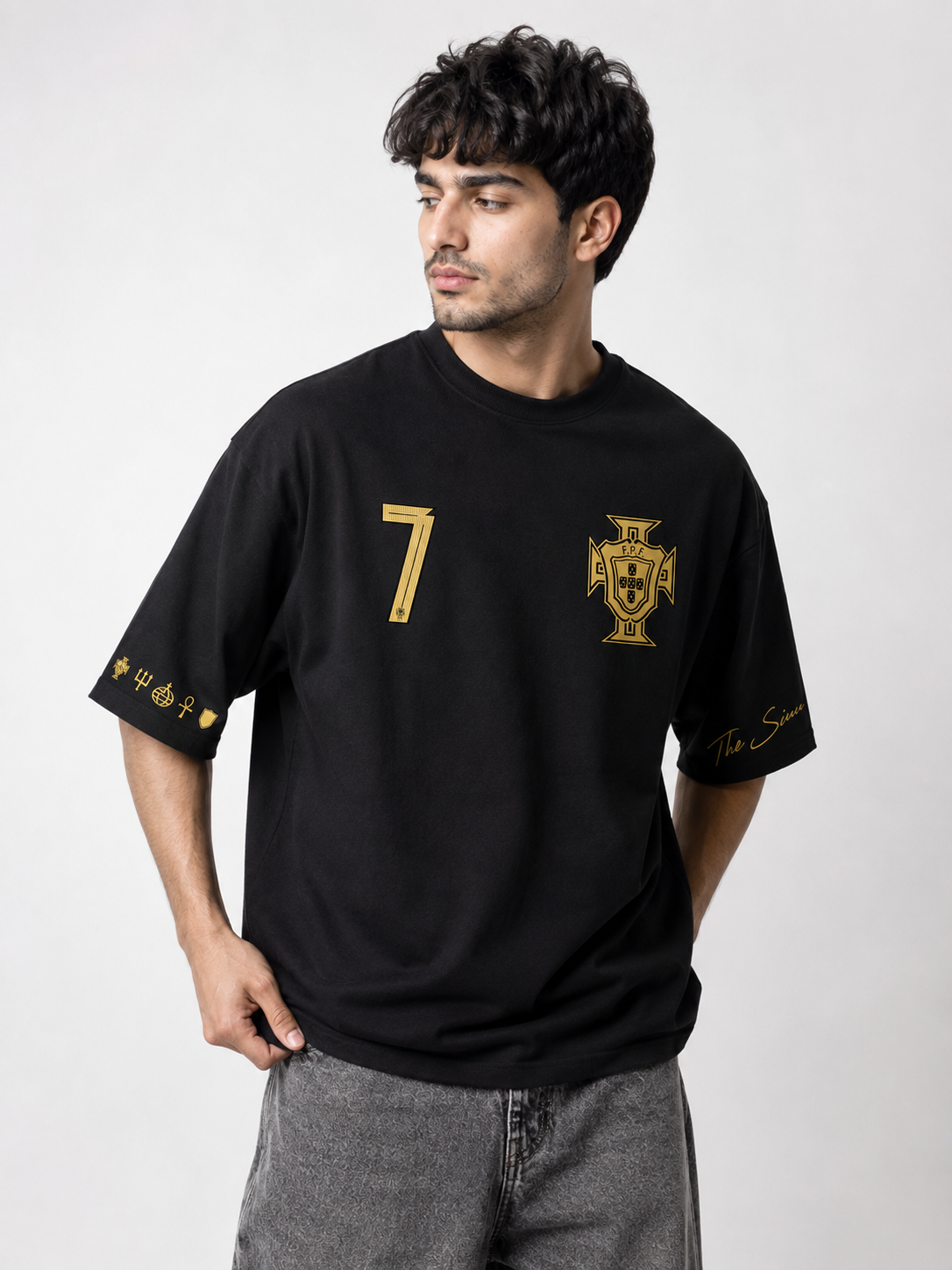 Ronaldo Legacy No. 7 Oversized T-Shirt – Black Gold Edition