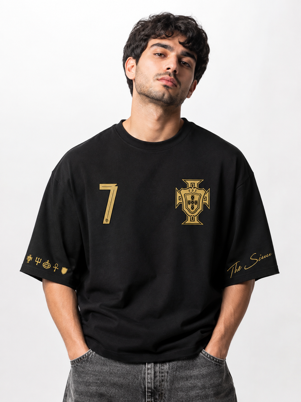 Ronaldo Legacy No. 7 Oversized T-Shirt – Black Gold Edition